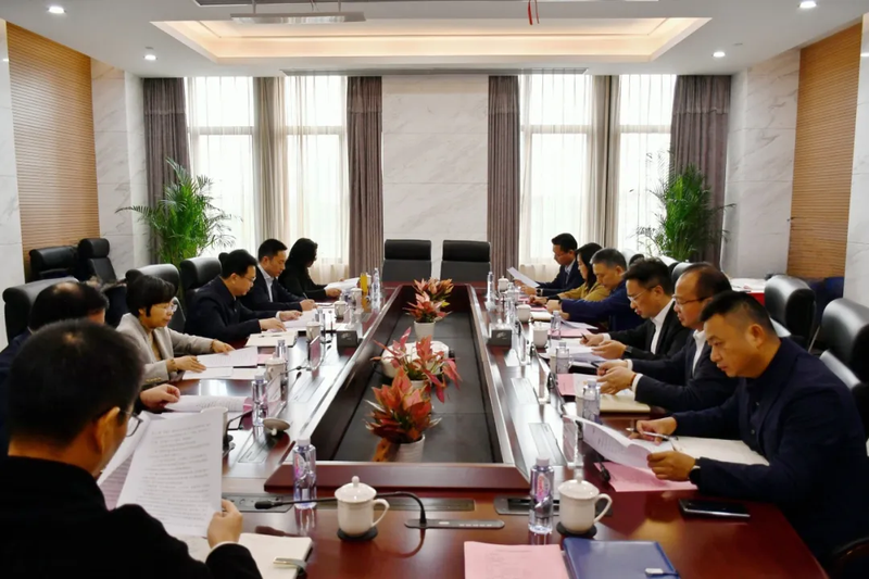 区委副书记、区长王益群走访调研奉发集团